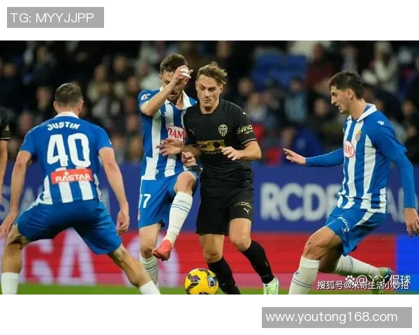 瓦伦西亚主帅因战绩不佳被解雇，球队新帅人选成焦点