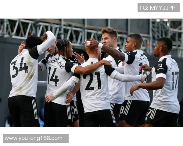 年轻人对曼联精彩录像回顾分析年轻球员表现与战术布局